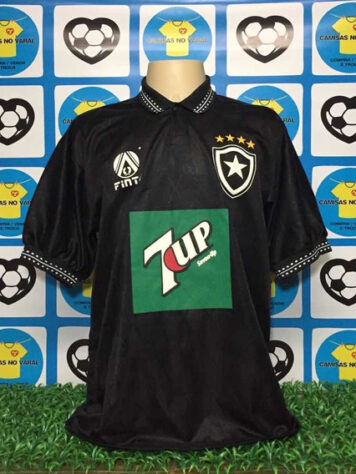 A principal inspiração para o uniforme foi a camisa de 1995, do ano do título brasileiro conquistado pelo Botafogo, que também tinha tais detalhes na gola e nas mangas. Há também a presença de uma marca d'água. Confira, agora, as últimas camisas II do Botafogo: