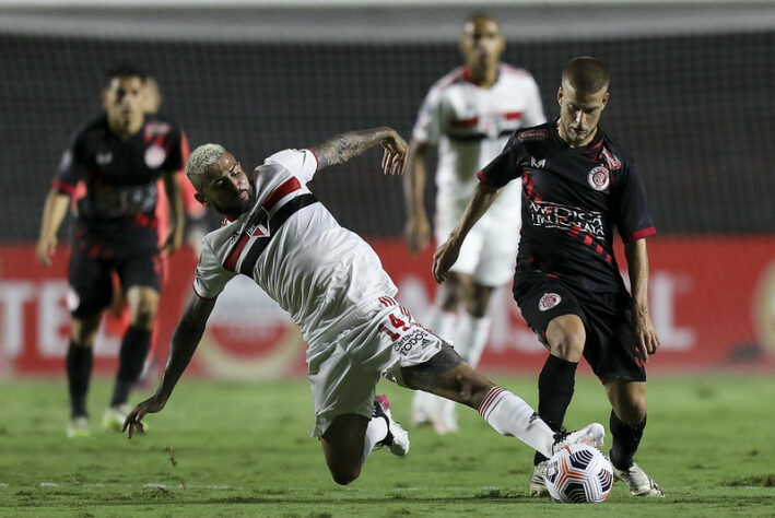 Sob o comando de Hernán Crespo, o São Paulo ficou sem tomar gols por cinco jogos consecutivos, o que não acontecia desde 2007.