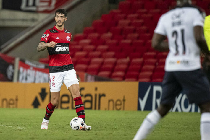 Foi com doses de drama, mas o Flamengo garantiu a classificação para as oitavas de final da Libertadores. Com um a menos por mais de 75 minutos, o Rubro-Negro empatou por 2 a 2 com a LDU, no Maracanã. Confira as notas! (por Lucas Pessôa - lucaspessoa@lancenet.com.br)