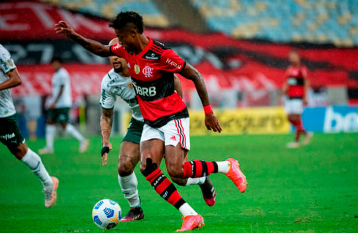 O Flamengo estreou com pé direito no Brasileirão. Neste domingo, no Maracanã, a equipe venceu o Palmeiras por 1 a 0 e somou os três primeiros pontos na competição. Confira, a seguir, as notas do Rubro-Negro. (Por Lucas Pessôa - lucaspessoa@lancenet.com.br)