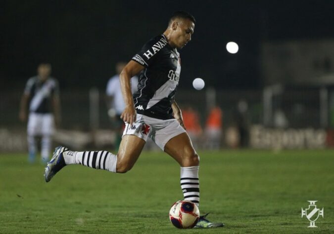 29º - Resende 1x3 Vasco - Campeonato Carioca 2021 - O atacante Léo Jabá cruzou para Cano, que marcou um gol marcante. Com esse trento, o argentino ultrapassou o sérvio Dejan Petkovic e se tornou o maior artilheiro estrangeiro do Gigante da Colina no século XXI.