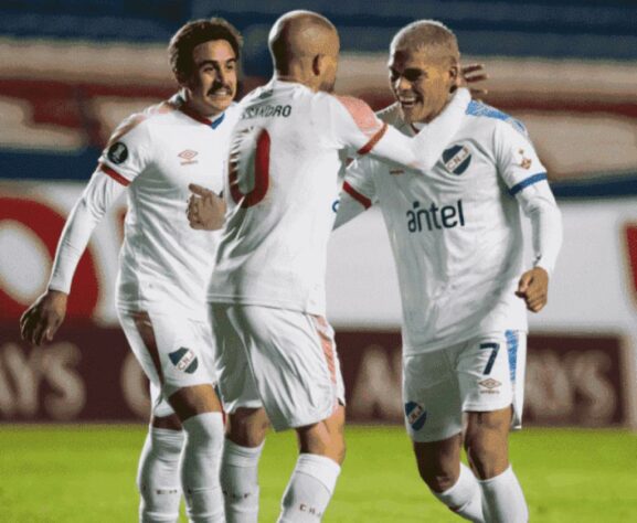 Nesta edição da Copa Libertadores, o Nacional-URU se superou e venceu a Universidad Católica por 1 a 0, mesmo com sete desfalques por coronavírus.