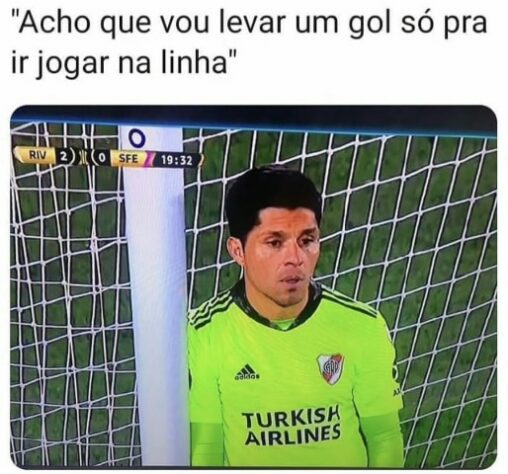 Um dia de goleiro: Enzo Pérez é improvisado no gol, River Plate vence o jogo e web bomba de memes