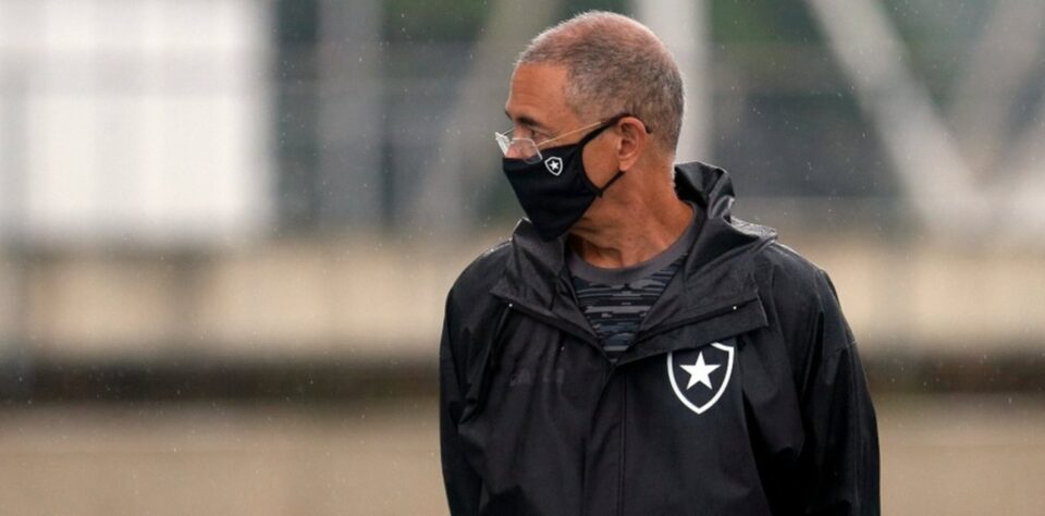 FECHADO - Na tarde desta quinta-feira, o Botafogo anunciou a saída do Coordenador Científico Altamiro Bottino. Em nota, o Alvinegro explicou que o profissional pediu seu desligamento do cargo. Bottino chegou ao clube em janeiro deste ano, portanto, permaneceu no clube de General Severiano por apenas cinco meses.