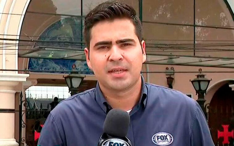 O repórter Álvaro Loureiro conseguiu se manter na mídia mesmo após ser demitido pelo canal no começo do ano. Ele atualmente é jornalista da TV Ferj.