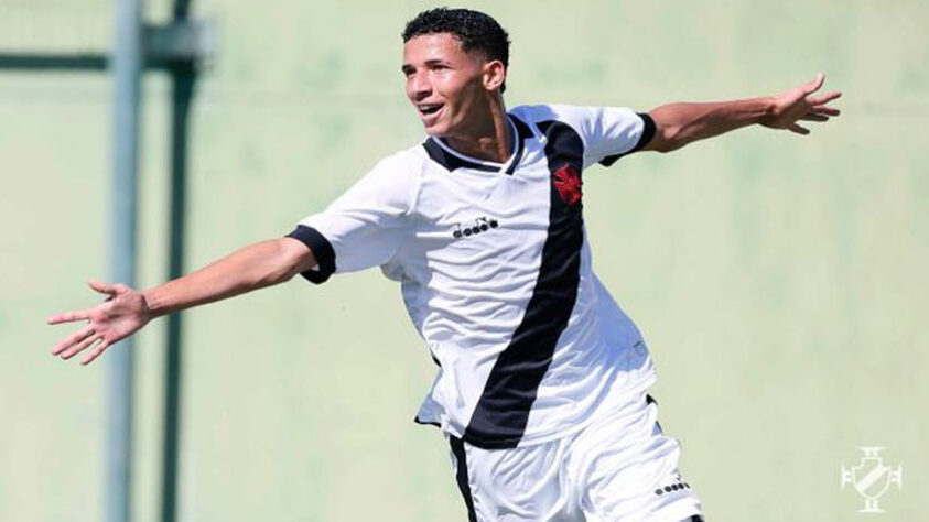Artur Sales - O atacante tem 18 anos, quatro partidas como profissional, mas ainda pode atuar pelas categorias de base. Outros são Andrey Santos, João Pedro Galvão e Caio Eduardo.