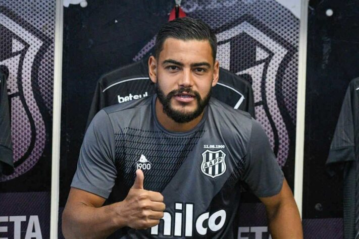 FECHADO - O Botafogo se aproxima de mais uma contratação. Sondado durante a última semana, o volante Barreto, que pertence ao Criciúma, chegou ao Rio de Janeiro na manhã desta segunda-feira para iniciar os exames e, assim, começar a parte burocrática para assinar com o Alvinegro. Ele chegará por empréstimo até o fim do ano, com opção de compra.