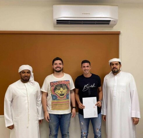 FECHADO - Destaque do Masfout do meio para o fim da temporada, Bruno Dybal encerrou a Arabian Gulf Reserve League com excelentes números: foram 11 jogos, dois gols e sete assistências. O desempenho fez com que os árabes buscassem a renovação de contrato do jogador, que assinou por mais um ano com a equipe. E acredita que iniciar uma pré-temporada com os companheiros será fundamental para um bom desempenho.