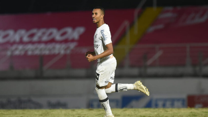 O Santos fez um primeiro tempo ruim, mas cresceu no segundo, buscou o empate e poderia ter vencido o Red Bull Bragantino, mas ficou no 1 a 1 neste sábado, no duelo pelo Campeonato Paulista. Lucas Braga (foto) foi o grande destaque do time santista. Confira as notas do Peixe no LANCE! (por Diário do Peixe).