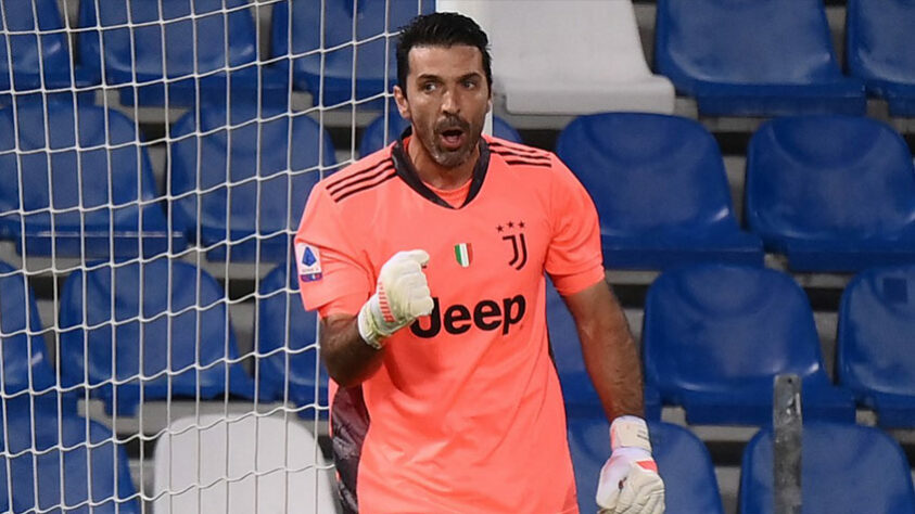 Buffon: Aos 42 anos, continua em busca do sonhado título da Champions League. Buffon já bateu na trave três vezes - perdeu três finais com a Juventus, para o Milan, em 2003, para o Barcelona, em 2015, e para o Real Madrid, em 2017.