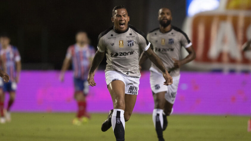 Na tarde deste sábado (1), o Ceará venceu o Bahia, por 1 a 0, pela primeira partida da final da Copa do Nordeste de 2021, em Pituaçu. O gol que deu a vitória ao Vozão saiu de uma cobrança de falta do atacante Jael, que entrou na partida nos minutos finais. Confira as notas dos jogadores do Ceará!