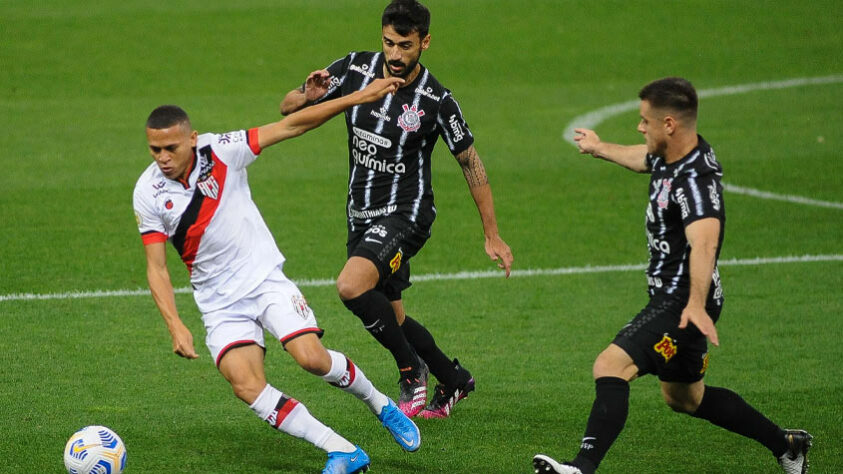 Em partida válida pela primeira rodada do Campeonato Brasileiro 2021, o Corinthians recebeu o Atlético-GO na Neo Química Arena e perdeu por 1 a 0, com gol de Zé Roberto. Veja as notas dos atletas do Timão e os pontos positivos e negativos do Dragão.