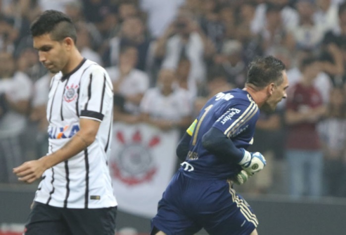 Um ano após o fiasco de 2014, o Corinthians deu a volta por cima e liderou seu grupo da primeira até a última rodada da fase de grupos. Após eliminar a Ponte Preta, o Timão perdeu nos pênaltis para o Palmeiras.