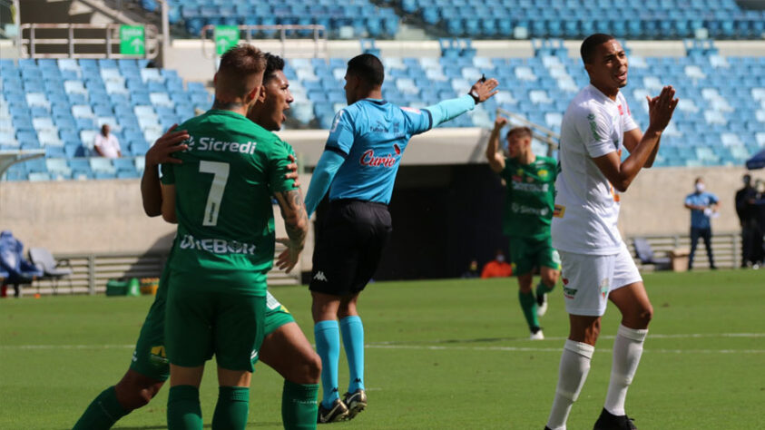 CAMPEONATO MATO-GROSSENSE: Cuiabá superou o Operário e conquistou o título.