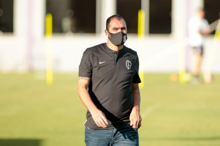 NEGOCIANDO - A eliminação do Corinthians na Copa São Paulo de Futebol Júnior, ao perder por 2 a 1, de virada, para o Resende, do Rio de Janeiro, na última sexta-feira (14), pode levar a o sub-20 corintiano a ter mudança. O técnico Diogo Siston não deve prosseguir no Timão, e a tendência é que o ex-meia Danilo assuma o comando 