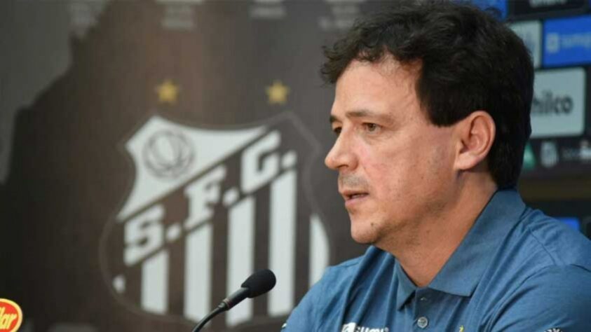 ESQUENTOU - O técnico Fernando Diniz "abriu as portas" do Santos ao meio Ganso, hoje no Fluminense. O Peixe sondou o jogador recentemente e conta com a vontade do atleta em voltar ao clube, apesar das barreiras que o time carioca colocou na possível negociação.