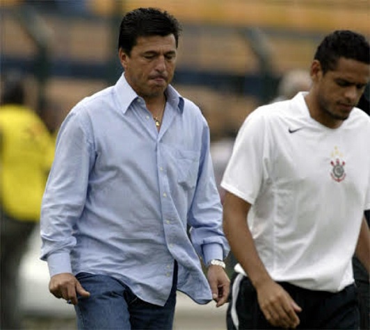 Daniel Passarella - Treinou o Corinthians entre março e maio de 2005 - 15 jogos