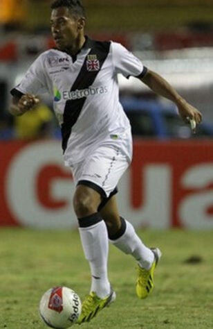 Dieyson (2012) - 7 jogos e nenhum gol - O lateral atuou pouco pelo Vasco, e foi emprestado para o Caxias (RS). Quando voltou de empréstimo, o atleta não teve  espaço, já que Adilson Batista contava com Diego Renan, que brigava diretamente com Marlon, além de Henrique e Lorran.