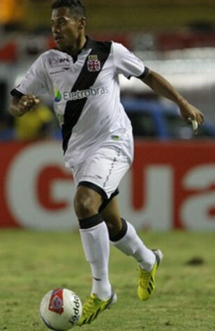 Dieyson (2012) - 7 jogos e nenhum gol - O lateral atuou pouco pelo Vasco, e foi emprestado para o Caxias (RS). Quando voltou de empréstimo, o atleta não teve  espaço, já que Adilson Batista contava com Diego Renan, que brigava diretamente com Marlon, além de Henrique e Lorran.