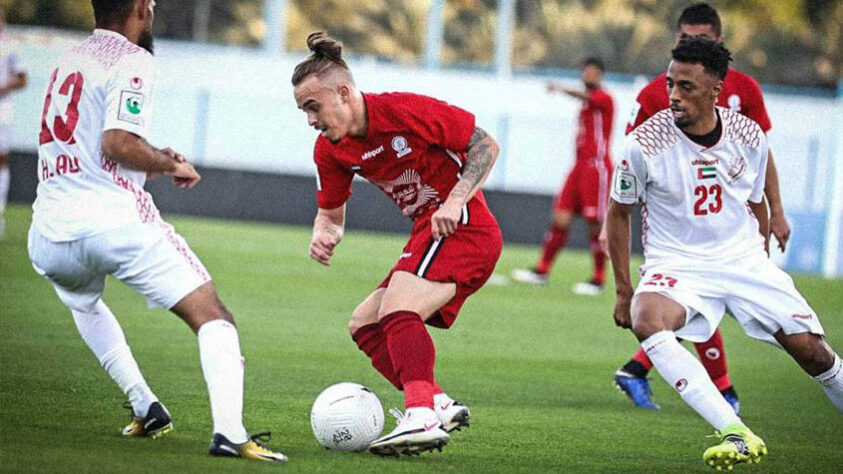 FECHADO - Após boa temporada defendendo o Al Bataeh, dos Emirados Árabes, o meia Erick Daniel acertou a sua renovação de contrato com a equipe por mais uma temporada. Revelado nas categorias de base do Vila Nova e também com passagem pelo Cruzeiro, o brasileiro afirmou ter recebido outras propostas, mas preferiu continuar no Bataeh.