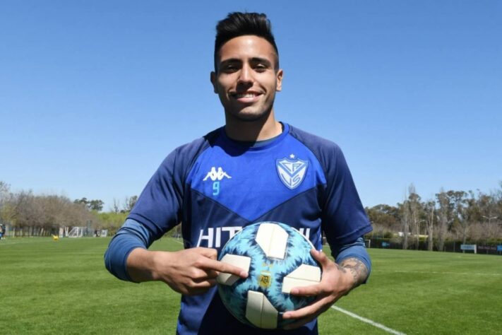 ESQUENTOU - Quase sem contratar na última janela de transferências, o Palmeiras trabalha para reforçar o elenco. Com isso, o time de Abel Ferreira já tem acordo verbal com o lateral-esquerdo Francisco Ortega, do Vélez Sarsfield. A informação é do repórter Bruno Andrade, do Uol Esporte. O contrato do jogador com o clube argentino se encerra em 30 de junho e o Verdão já está em estágio avançado nas tratativas.