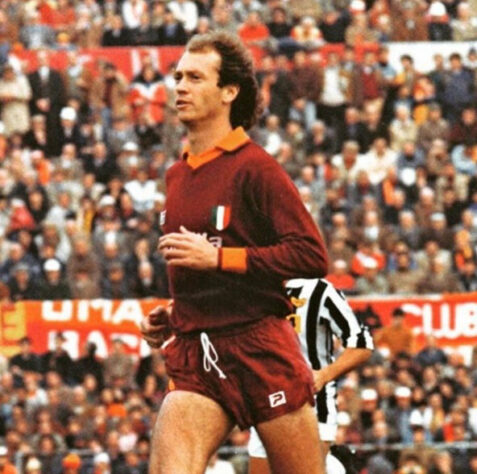 Falcão: Um dos expoentes do futebol brasileiro da década de 80, Falcão ganhou o apelido de Rei de Roma. Ele brilhou com a camisa do clube italiano e quase conquistou a Champions League: perdeu nos pênaltis para o Liverpool na decisão da temporada 1983/1984.
