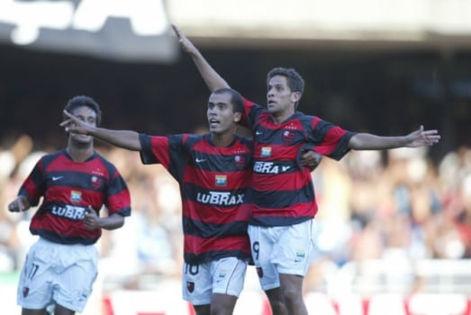 Em 2004, dois Fla-Flus na Taça Guanabara deixam boas lembranças aos rubro-negros. No primeiro, Roger Guerreiro mostrou estrela e comandou a virada por 4 a 3. No segundo, válido pela final do torneio, o Rubro-Negro venceu por 3 a 2 - com outro gol de Roger - e ficou com o título.