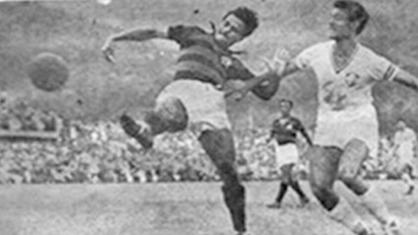 Em 1941, o Fluminense conquistou seu 14º título sobre o Flamengo no que foi um dos clássicos mais lendários da história, chamado de Fla-Flu da Lagoa. O Tricolor tinha a vantagem do empate na Gávea naquele 23 de novembro de 1941 e chegou a abrir 2 a 0, mas sofreu o empate. Nos dramáticos minutos finais, o goleiro Batatais brilhou mesmo com a clavícula deslocada e, com um expulso, os defensores começaram a isolar a bola na Lagoa Rodrigo de Freitas para retardar o jogo. Foram três vezes que ajudaram a passar o tempo e garantir o bicampeonato.