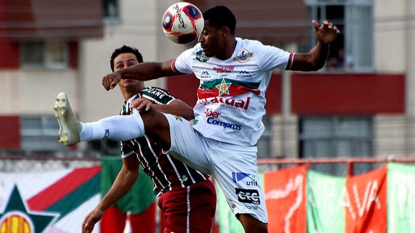 Portuguesa: Sobe – Certamente, Negueti foi o grande destaque da Lusa. O goleiro fez um ótimo trabalho e evitou uma virada do Fluminense ainda no primeiro tempo. / Desce – Por outro lado, Diego Guerra abriu demais o braço em jogada de bola área com Ganso. Isso originou o pênalti e, consequentemente, o empate do Fluminense. 