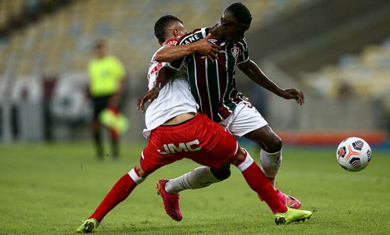 Santa Fe: SOBE - O meia Jefersson foi o destaque do Santa Fe. Promovido à equipe titular com apenas 19 anos, o jogador fez um belo gol e foi importante para o time colombiano. DESCE - novamente, o principal problema do Santa Fe foi o físico dos atletas. Após abrir o placar, a intensidade abaixou muito e a equipe parou de jogar. 