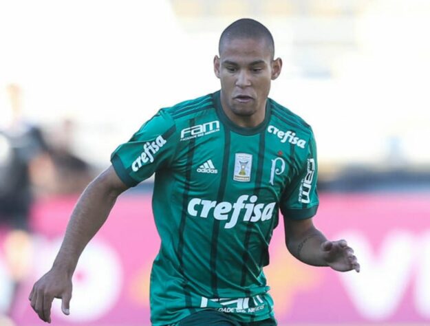 ESQUENTOU - O Palmeiras encaminhou o empréstimo do volante Gabriel Furtado, de 21 anos, ao Londrina. O jogador, que não recebeu chances com o treinador Abel Ferreira, deve assinar com o Tubarão até o fim da Série B. A informação foi divulgada pelo repórter Reinaldo Furlan, da Rádio Paiquerê 91,7.