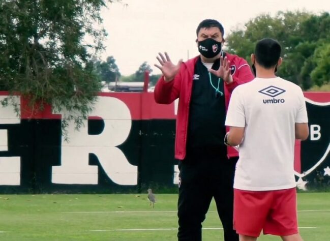 FECHADO - A terça-feira promete muita novidade dentro do Newell’s Old Boys. Eliminado da Copa Argentina, a diretoria não tem dúvidas e vai mudar o comando técnico da equipe. Germán Burgos, conhecido no mundo da bola por ser ex-auxiliar de Diego Simeone, está com as horas contadas.  A convicção que o trabalho não tem mais para onde ir é tão grande, que o próprio treinador tomou a decisão que precisa deixar o time.