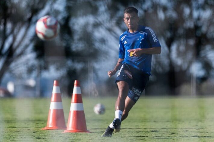 FECHADO - Sem fazer nenhum jogo pelo profissional do Cruzeiro, o atacante Gui Mendes foi dispensado pelo clube celeste. A Raposa informou neste sábado, 22 de maio, que o jogador não faz mais parte do seu elenco e que houve um acordo para o fim do vínculo entre as partes.  Gui Mendes chegou ao Cruzeiro em julho do ano passado, vindo do Ituano, por empréstimo , com o intuito de servir ao time sub-20 e ao profissional. Todavia, Gui jogou apenas nove vezes na base e não recebeu nenhuma oportunidade na equipe principal.