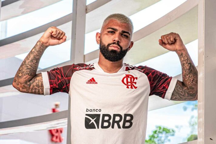 Gabigol faz sua comemoração tradicional vestindo o novo uniforme. Patrocínio do BRB será na cor preta.