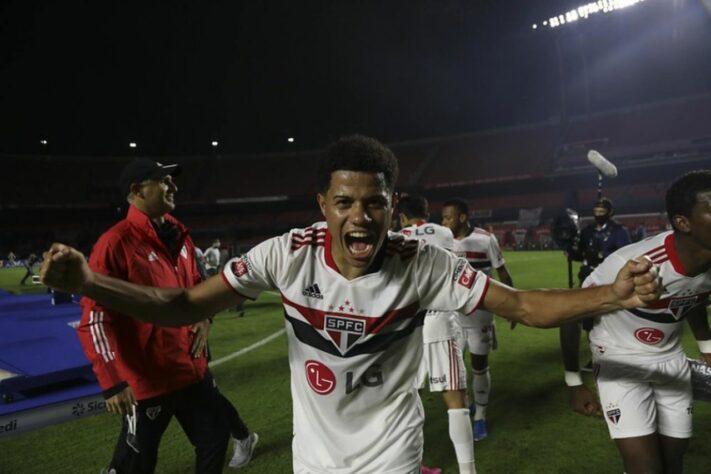 Gabriel Sara (São Paulo) - 22 anos: Outro titular na maior parte da temporada, Sara é um meio-campista moderno e suas atuações, no todo, têm agradado a torcida do São Paulo. Ele possui contrato até o fim de 2024 e um valor de mercado de 6,5 milhões de euros (R$ 42,9 milhões). 