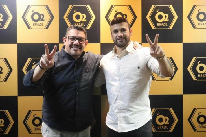 FECHADO - Quando deixou o "Big Brother Brasil 20", o ex-jogador Hadson Nery conversou com o LANCE! sobre sua carreira e contou que seguia na busca do sonho de ser treinador de futebol. Com cursos na área esportiva, o ex-atleta assume ter revisto seus erros e acertos. Em maio de 2021, Hadson foi anunciado como novo treinador do Grêmio Barueri, e contou o que o reality da Globo ensinou a ele que pode ser levado também para o mundo do esporte.