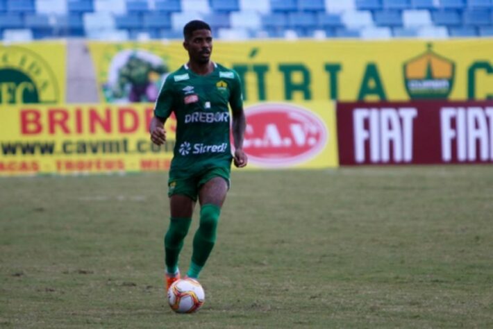 Emprestado pelo Azuriz ao Sport e com passagem recente pelo Cuiabá, Hayner aplicou 30 dribles em 24 jogos da Série A. O lateral é mais um jogador com baixo custo que pode ser uma alternativa para a posição. 