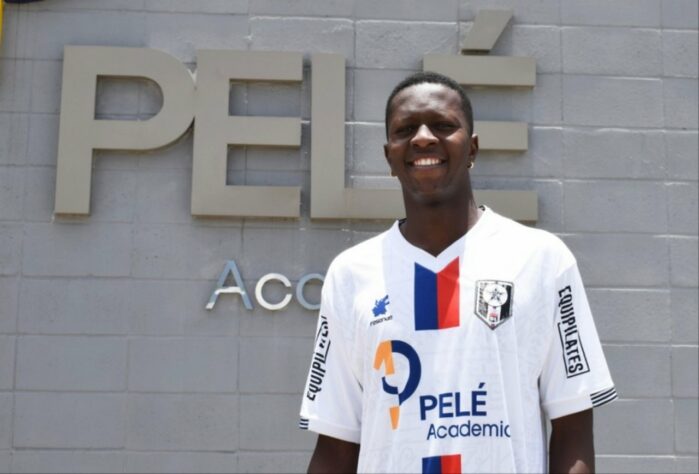 MELOU - O Botafogo segue na busca de um volante. Nas últimas semanas, o Alvinegro fez uma proposta ao Resende mostrando interesse na contratação de João Felipe, de 19 anos. O Gigante do Vale, porém, recusou a oferta.