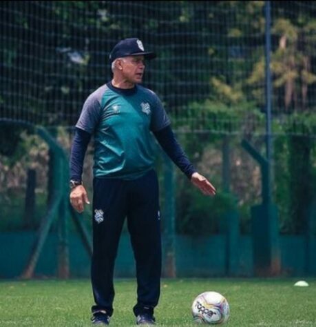 ESQUENTOU - Fim da linha para o Figueirense no estadual. Após ser derrotado por 2 a 0 pela Chapecoense, o time Alvinegro foi eliminado nas quartas de final. A derrota aumenta a pressão sobre o técnico Jorginho, que precisa dar uma resposta na Série C e ele tem consciência disso. "Teremos uma reformulação para a sequência da temporada. A ideia é que tenhamos de nove a dez reforços, para que possamos ficar mais fortes. Nosso elenco é muito jovem, então precisamos de jogadores mais rodados para complementar".