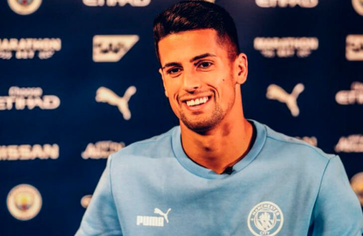 João Cancelo - Preço: 65 milhões de euros ( aproximadamente R$351,4 milhões)