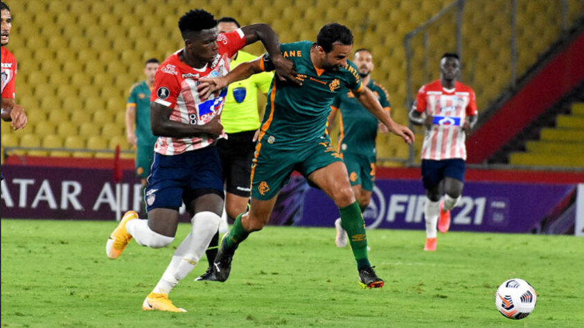 Junior Barranquilla: SOBE - apesar do gol de Borja e das boas defesas de Viera, o meia Pajoy foi o grande destaque do time. Com boa finalização de fora da área, o jogador quase marcou três vezes e deu trabalho para a defesa do Flu. DESCE - o grande problema do Junior foi a quantidade de passes errados. Nas saídas de bola, os jogadores entregaram diversos lances de graça para o Tricolor. 