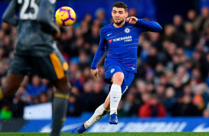 ESQUENTOU - O Manchester City está interessado na contratação de Mateo Kovacic, do Chelsea, na próxima temporada, segundo o "The Telegraph". O meia tem contrato com os Blues até junho de 2024, mas a equipe de Pep Guardiola estaria disposta a negociar a chegada do croata restando um ano para o fim de seu vínculo.