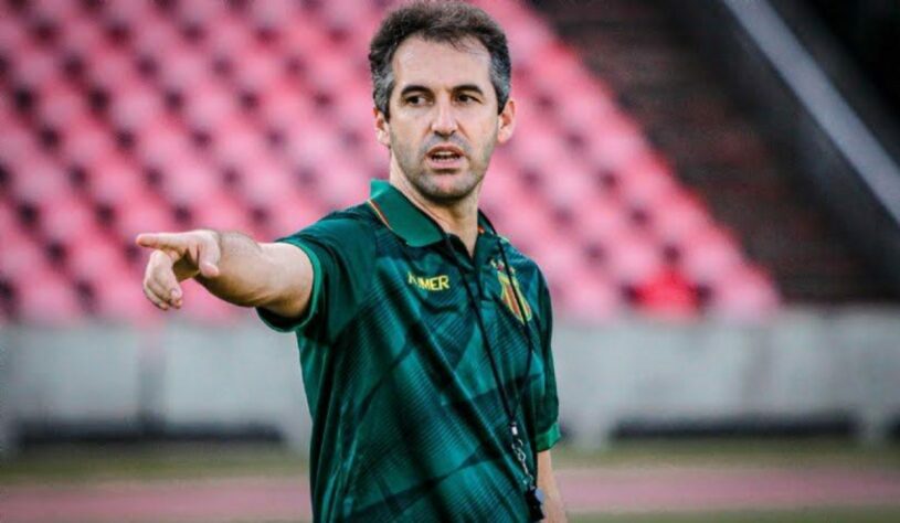 FECHADO - Especulado para assumir o comando do Guarani após o término do Troféu Interior com título pelo Novorizontino, Léo Condé decidiu renovar com o Tigre até o final do Paulistão 2022, preferindo focar no futuro do Novorizontino.