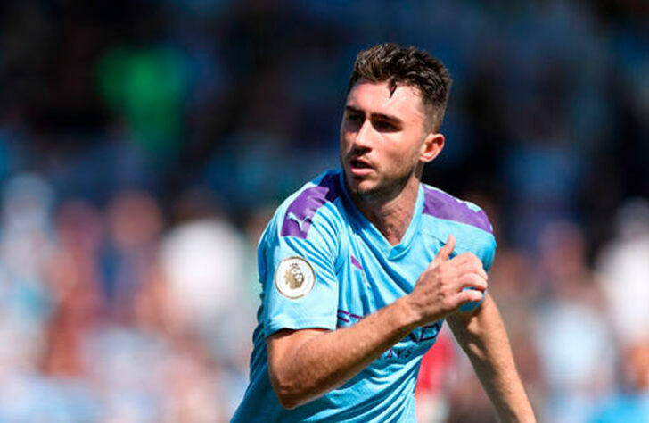 NO RADAR - Após comprar o meia Ferrán Torres, o Barcelona pretende contratar outro jogador do Manchester City. De acordo com o portal inglês 'The Sun', o clube espanhol mira a aquisição do zagueiro Aymeric Leporte, de 27 anos. Ainda segundo o jornal, os Citizens não descartam uma negociação, mas querem recuperar parte do investido. Ele foi comprado junto ao Athletic Bilbao, em 2018, por 65 milhões de euros.