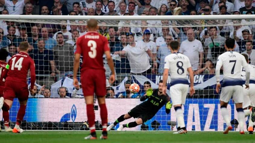 O Liverpool saiu na frente do placar já com dois minutos de jogo, quando Mohamed Salah converteu um pênalti. O restante do jogo foi controlado pelos Reds, que ainda ampliaram aos 42 minutos do segundo tempo com Origi.