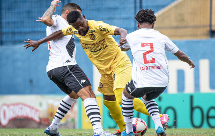 Em jogo morno válido pela Taça Rio, o Madureira derrotou o Vasco por 1 a 0, no Estádio de Conselheiro Galvão. O Tricolor, que já era superior ao Cruz-Maltino na partida, ficou com um jogador a mais ainda no primeiro tempo após a expulsão de Laranjeira. Na etapa final, o time da casa foi para cima e conseguiu o gol com Sampaio. Confira as notas: