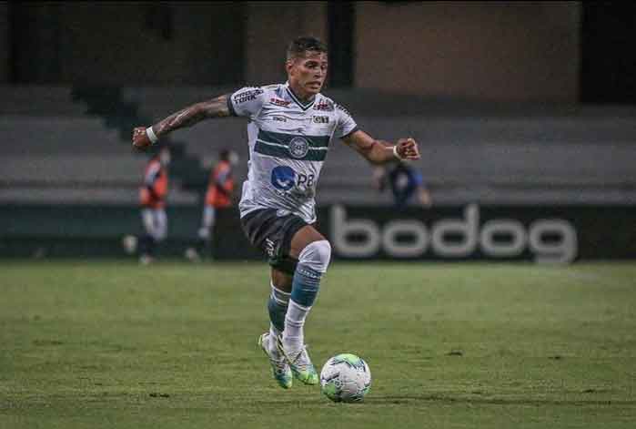 Maílton - Coritiba - Lateral-Direito - 23 anos