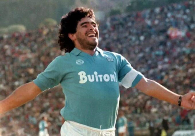 Maradona: O craque argentino liderou o Napoli no título da Liga Europa, mas não conseguiu o mesmo sucesso na Champions League.