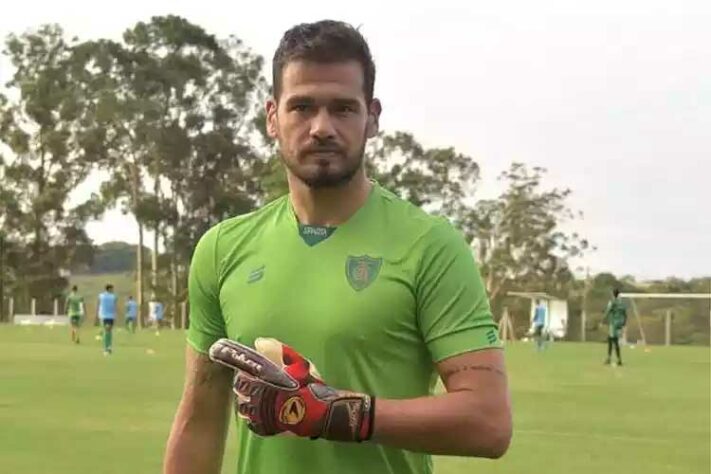 Matheus Cavichioli, 37 anos (goleiro) - América-MG