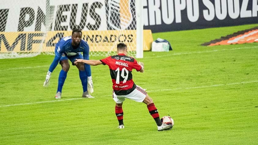 VOLTA REDONDA - SOBE - JOÃO CARLOS e ALEF MANGA - Mesmo com a equipe em desvantagem, a dupla lutou para levar o Voltaço à frente e tentar balançar a rede. Por um triz, não surpreendeu o Rubro-Negro logo de cara. DESCE - SETOR DEFENSIVO - A formação de Neto Colucci deixou a equipe defensivamente vulnerável e se desnorteou diante de Gabigol, Michael e Pedro. Matheuzinho também teve muitos espaços para avançar.